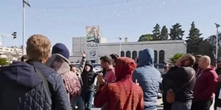 أصحاب البسطات في حماة يحذّرون من عواقب نقلهم