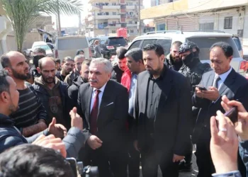 توزيع المساعدات على متضرري الفيضانات بتوجيه من محافظ الحسكة
