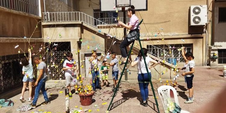 عيد القيامة في قامشلو… طقوس الإيمان تتقاطع مع أماني السلام والحقوق