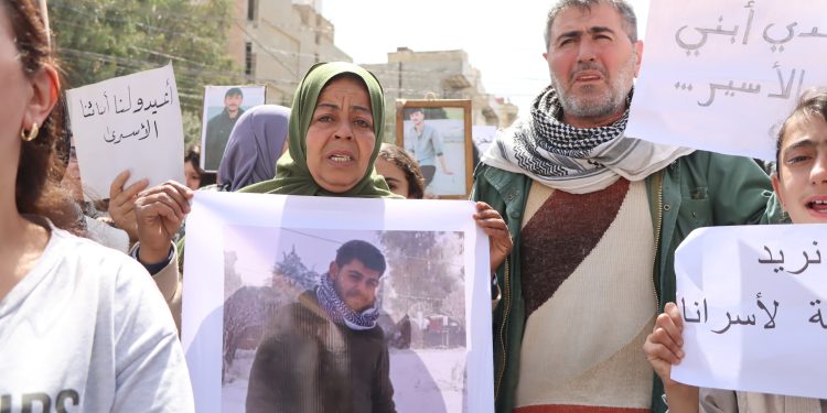 شهادات تكشف تفاصيل التعذيب والانتهاكات بحق الأسرى داخل سجون الحكومة المؤقتة