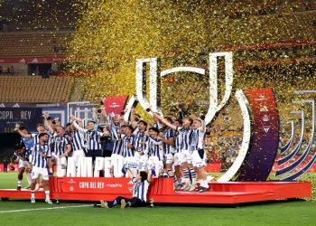التاريخ يعيد نفسه.. سوسيداد يصفع أتلتيكو مدريد ويتوّج بكأس الملك