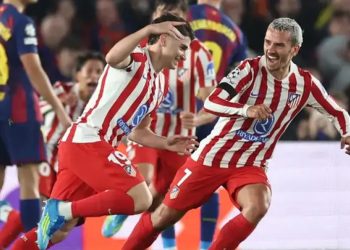 في قلب كامب نو.. أتلتيكو يقهر برشلونة ويضع قدماً بنصف نهائي الأبطال