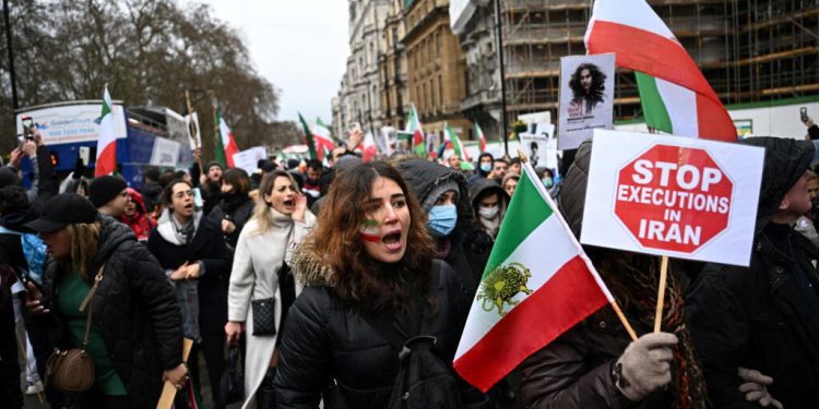 وسط ازدياد القمع بإيران.. الحكم بالإعدام على ثالث امرأة معتقلة في انتفاضة كانون الثاني