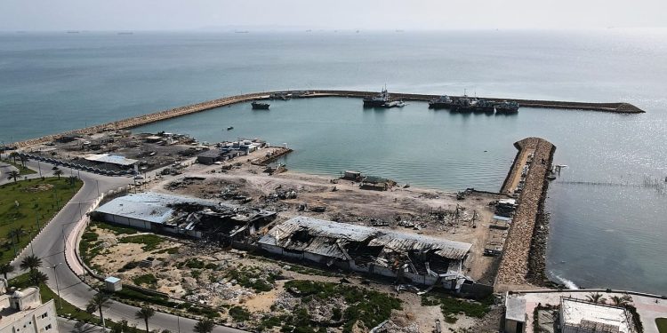 إيران وثنائية الهروب وتصدير الأزمات