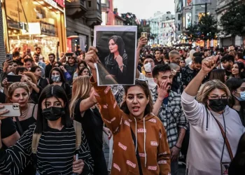 تصاعد موجة الاعتقالات الأمنية للنساء في إيران