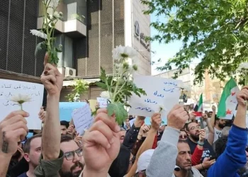 القوى الأمنية للحكومة المؤقتة تعتدي على المحتجين وسط العاصمة دمشق