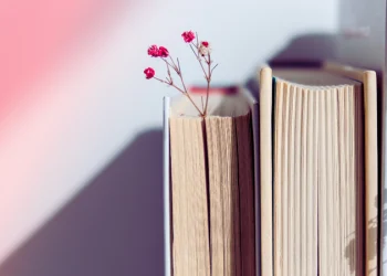 سباحة الكتاب الورقي ضد تيار الرقمنة