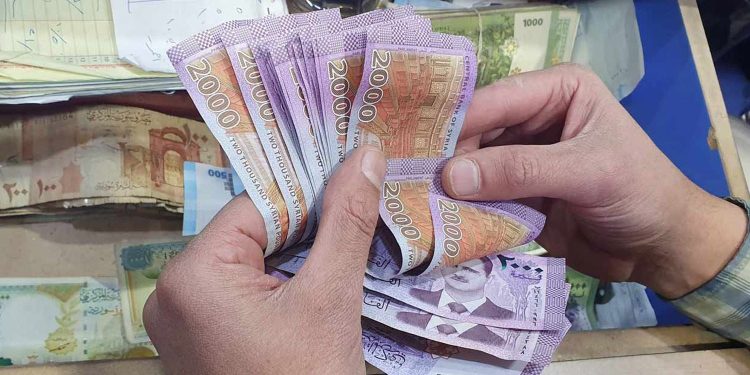تضخم متصاعد وليرة متراجعة… أزمة المعيشة في سوريا تدخل مرحلة أكثر تعقيداً
