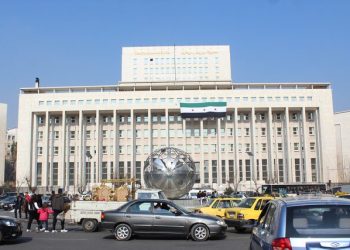 نقص السيولة يؤخر رواتب عاملي الحكومة المؤقتة