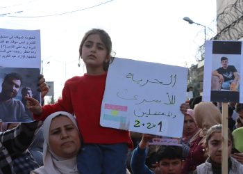 أمهات ينتظرن أبناءهن… ملف الأسرى بين الألم والأمل
