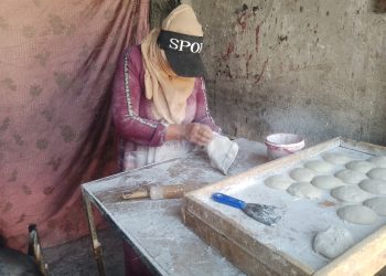 في الأول من أيار.. عاملات يروين رحلة الكفاح في مواجهة أعباء الحياة