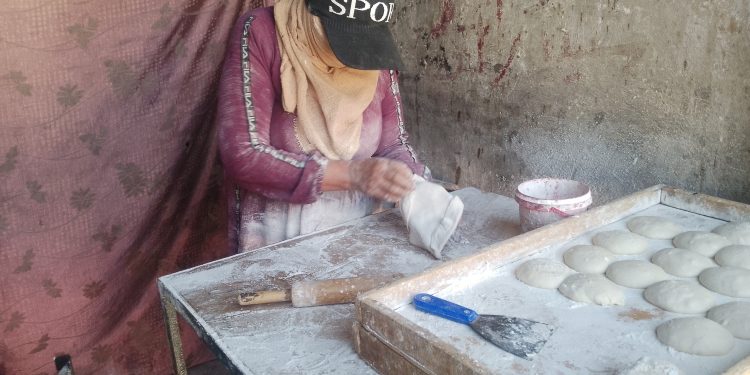في الأول من أيار.. عاملات يروين رحلة الكفاح في مواجهة أعباء الحياة