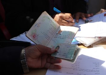 من الظلّ إلى المواطنة.. أكثر من سبعة آلاف مكتوم قيد يسجلون للحصول على الجنسية في الجزيرة