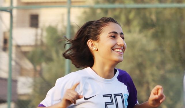 هيفي عمر… نجمة تتألق في الملعب وتغيب عن قائمة المنتخب!