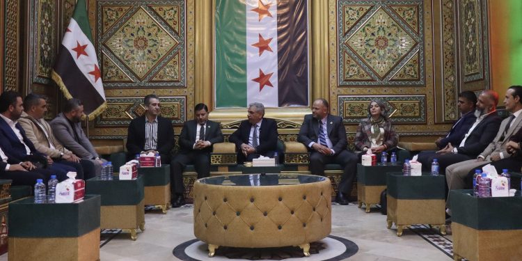 وزارة العدل تبحث مع محافظ الحسكة دمج المؤسسات القضائية
