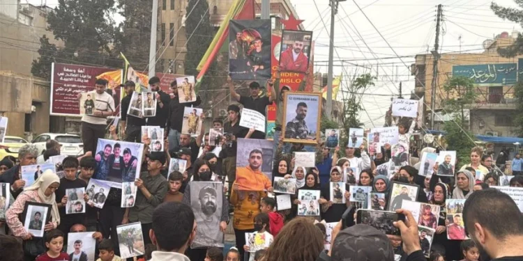 الحكومة المؤقتة تمنع ذوي الأسرى من لقاء أبنائهم في حلب