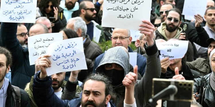 بين الترخيص والقمع… كيف تحوّل حق التظاهر في سوريا إلى أداة لضبط الشارع؟
