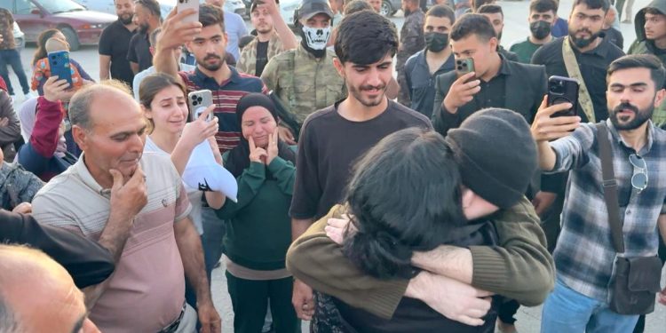 أسرى محررون يكشفون تفاصيل الانتهاكات داخل السجون ويطالبون بتحرير المتبقين