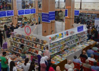 أزمة القراءة في مقاطعة الجزيرة بينَ الشحِّ الأدبي وانتشار “التواصل الافتراضي”