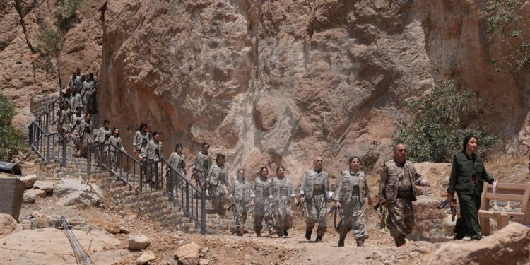 غياب الجدية والمماطلة تهدد عملية السلام وتعمق أزمات الداخل التركي