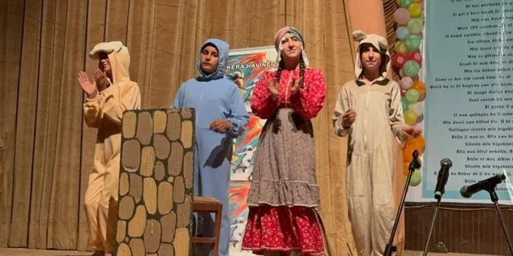 مشروع مسرحي واعد يمهّد لتأسيس مدرسة دائمة في روج آفا