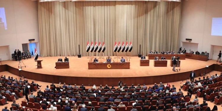 كرامة المواطن بين النصوص والواقع.. لماذا تُهان المطالبات بالحقوق في العراق؟
