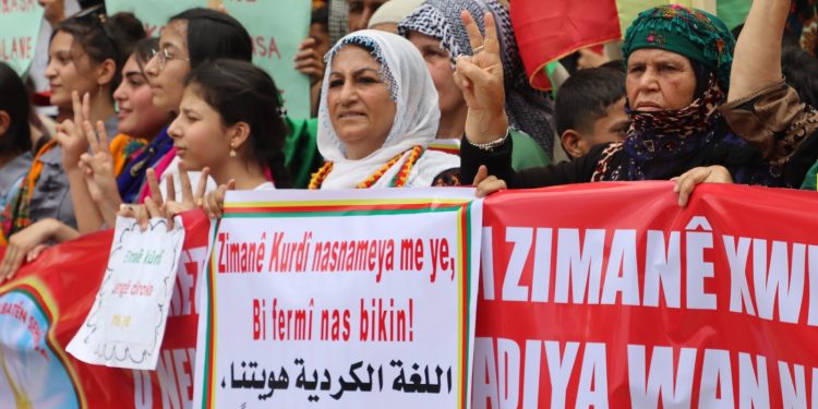 كاتبات كرديات: الاعتراف باللغة الكردية خطوة نحو شراكة حقيقية في سوريا
