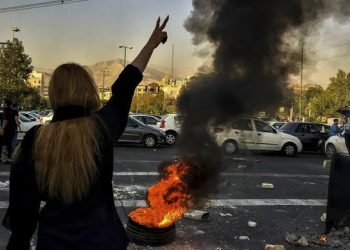  اعتقالات واسعة للنساء المشاركات بانتفاضة كانون الثاني في إيران
