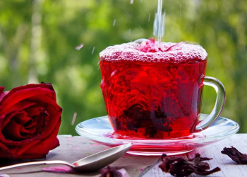 الثوم والكركديه.. هل يخفضان ضغط الدم عند تناولهما معاً؟