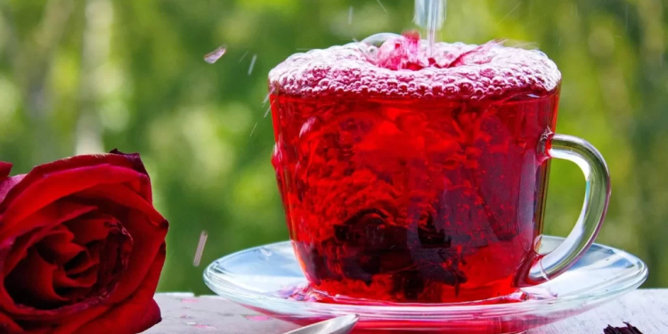الثوم والكركديه.. هل يخفضان ضغط الدم عند تناولهما معاً؟