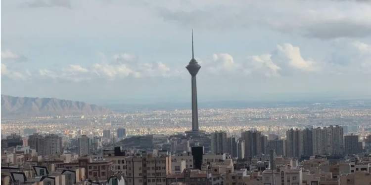 إيران تحت وطأة الأزمة الاقتصادية.. تضخم مرتفع وموارد إنتاجية على حافة الانهيار