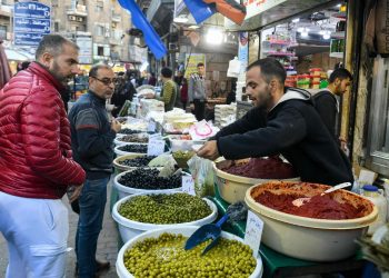تجار حلب يحذرون من زيادة الضرائب ويتجهون نحو الإضراب