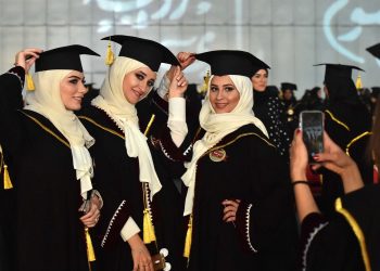 طلاب الجامعات السورية بين تحديات سوق العمل ودورهم في إعادة بناء المجتمع