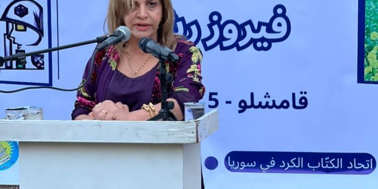 فيروز رشك توقع ديوانها الشعري “نسيتك ولكن” في قامشلو