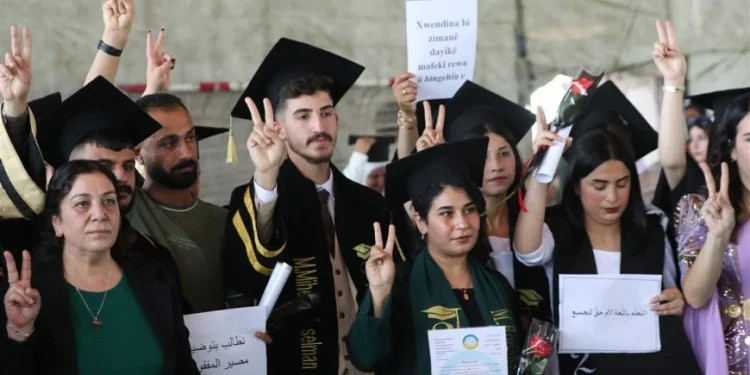 مدرسون وخريجون: اللغة الكردية حق دستوري ونرفض تهميشها في سوريا الجديدة