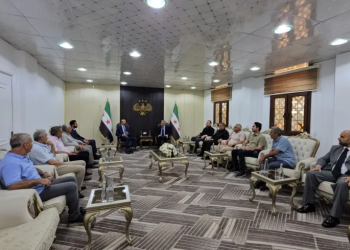 محافظ الحسكة يبحث مع المسؤولين في الرقة عودة النازحين الكرد