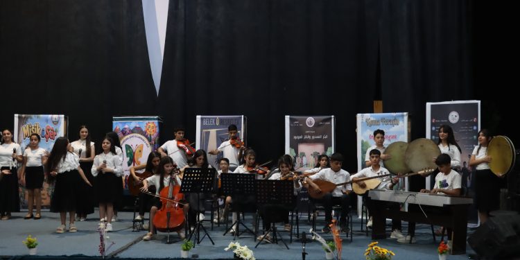 مهرجان مسرح الطفل في روج آفا… حين تلتقي اللغة الأم بالفن لصناعة الإبداع والتعايش