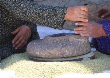 نساء كوباني.. حارسات التراث وناقلات ذاكرة الأجداد بين الأجيال