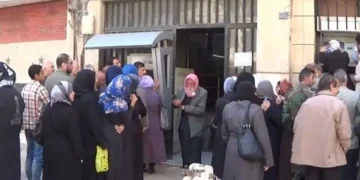 عشرات الآلاف من المتقاعدين يواجهون صعوبات في استلام رواتبهم