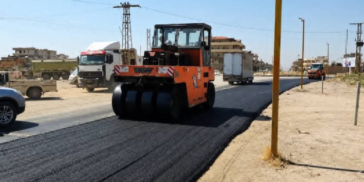 إنجاز 15 ألف متر مكعب من المجبول الأسفلتي لتأهيل الشوارع في الحسكة