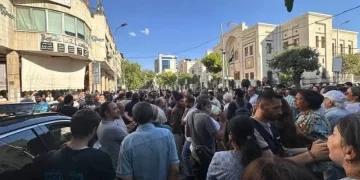 اعتصام أمام مجلس الشعب بدمشق يطالب بتحقيق العدالة وتحسين المعيشة