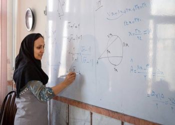 معلمات إيران بين القمع والإقصاء