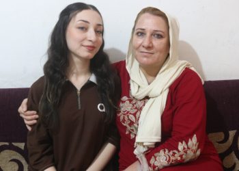 حين يصبح الصمت لغة النجاح… شابة تهزم فقدان السمع والكلام بالإرادة والعمل