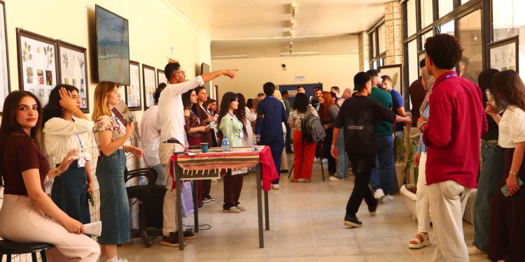 المعرض العلمي الأول لطلبة جامعة روج آفا.. تعزيز ثقافة الإبداع والبحث العلمي