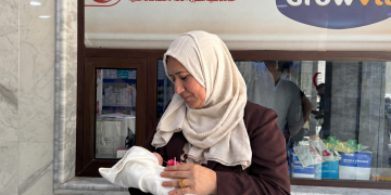 هيئة المرأة تتبنى رعاية الطفلة التي عثر عليها في قامشلو