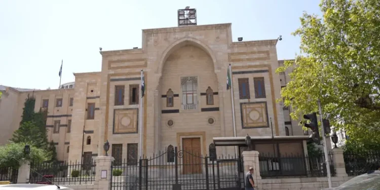 محامٍ: شرعية البرلمان تقاس بتمثيله إرادة السوريين
