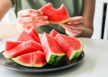 اكتشف فوائد تناول البطيخ على صحة القلب