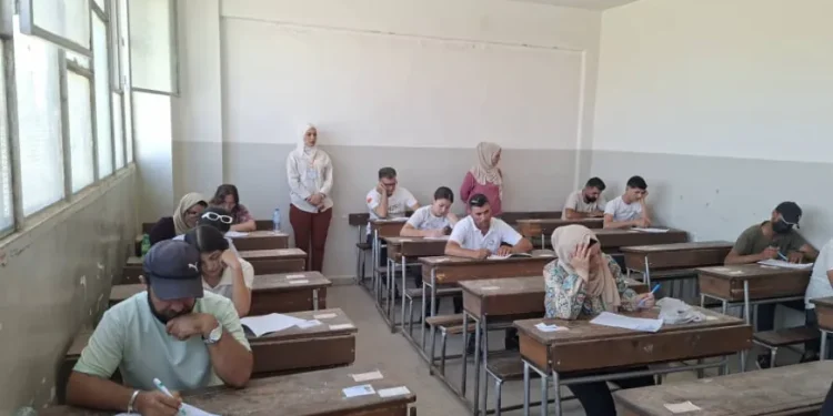 انتهاء امتحانات المرحلة الإعدادية للطلاب الأحرار وفق منهاج الإدارة الذاتية