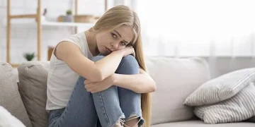الوحدة في زمن التواصل.. كيف أصبحنا أكثر قُربًا من بعضنا وأكثر بُعدًا عن بعضنا؟