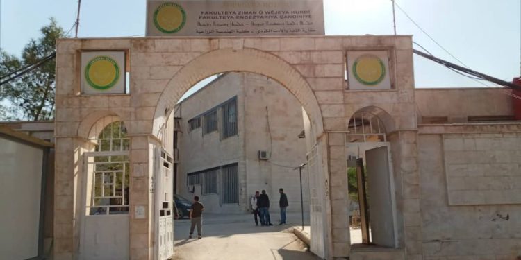 جامعة روج آفا توسّع برامجها الأكاديمية وسط إقبال متزايد على التسجيل